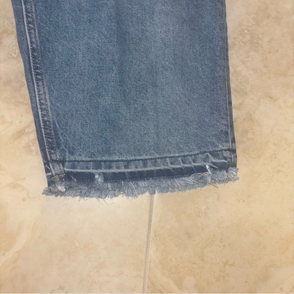 Old Navy Distressed Slouchy Straight Crop NWT - Picture 7 of 12